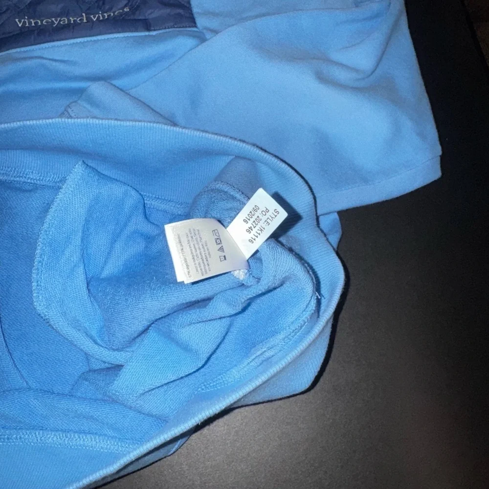 Vineyard Vines I 3/4 Zip I Quilted Shoulder & Collar I Zipped-in Hoodie